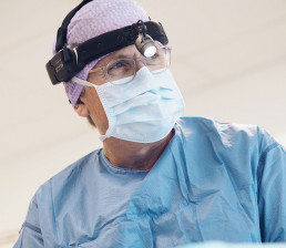 Lars haukeland utører plastisk operasjon i drammen